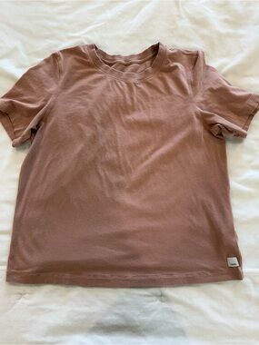 Vuori women’s t shirt